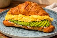 Kruvasan Scrambled - Avokado